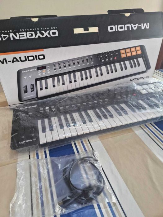 Teclado MIDI M-Audio Oxygen 49 – Como Novo – Totalmente Funcional
