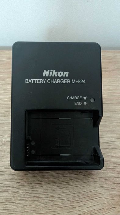 Ładowarka Nikon MH-24