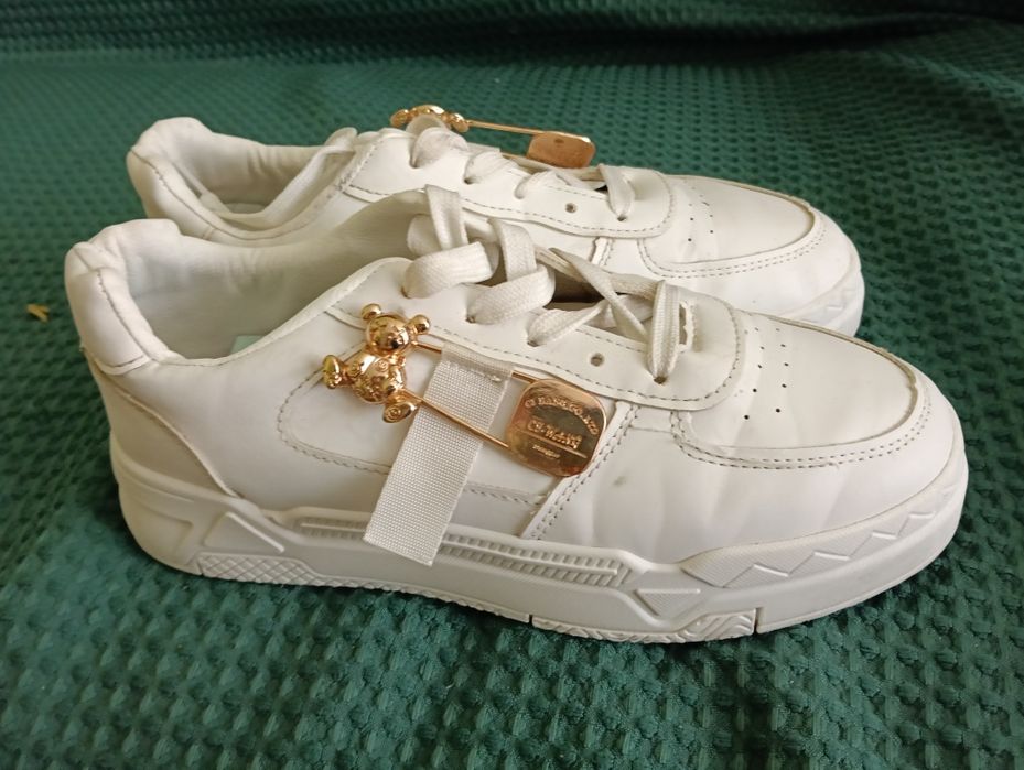 Adidasy miś białe