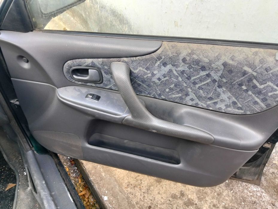 Mazda 323f para despachar