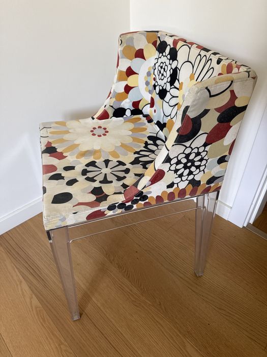 Cadeira Kartell Miss K padrao missoni usada