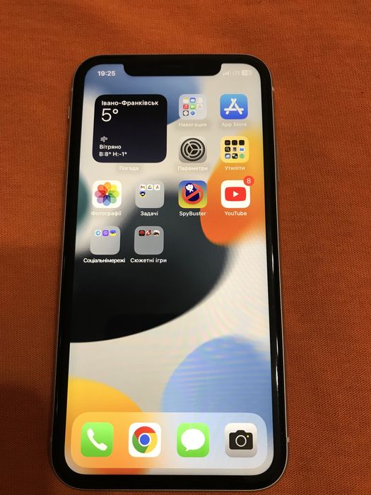 Iphone 11 64gb White ATT R-Sim