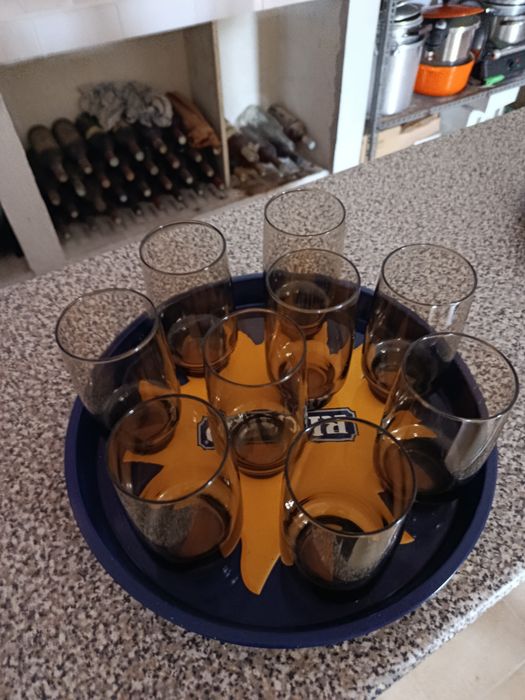 Conjunto de 9 copos clássicos com bandeja