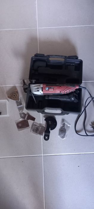 Maquina serra de corte .