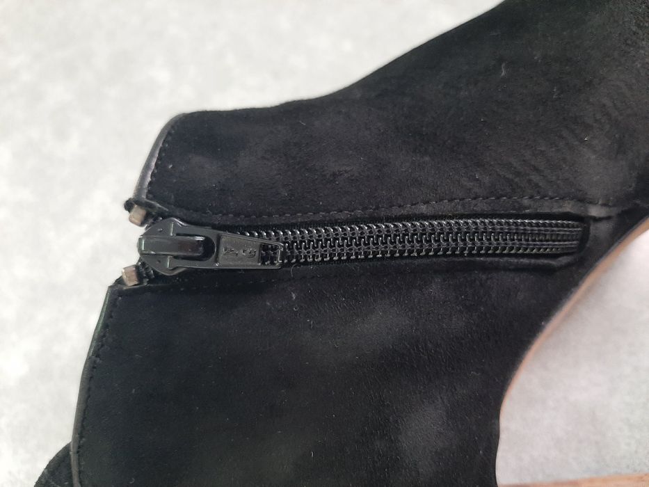 Botim preto de salto N.36