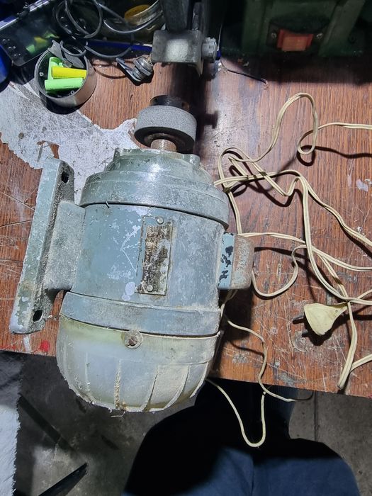 Электродвигатель  точило.