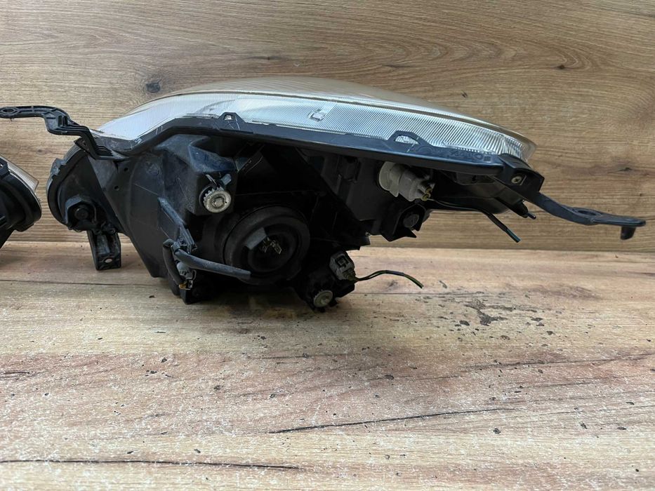 Lampa/reflektor przedni lewy prawy Nissan Pixo