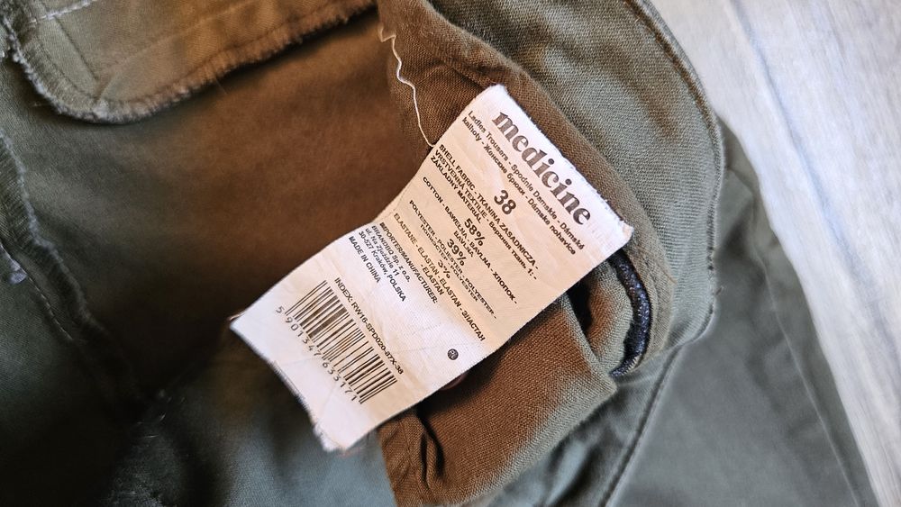 Spodnie damskie w rozm. 38, Medicine