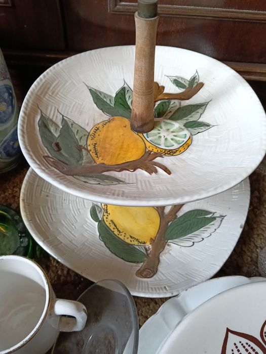 Various vintage items472848196510699520