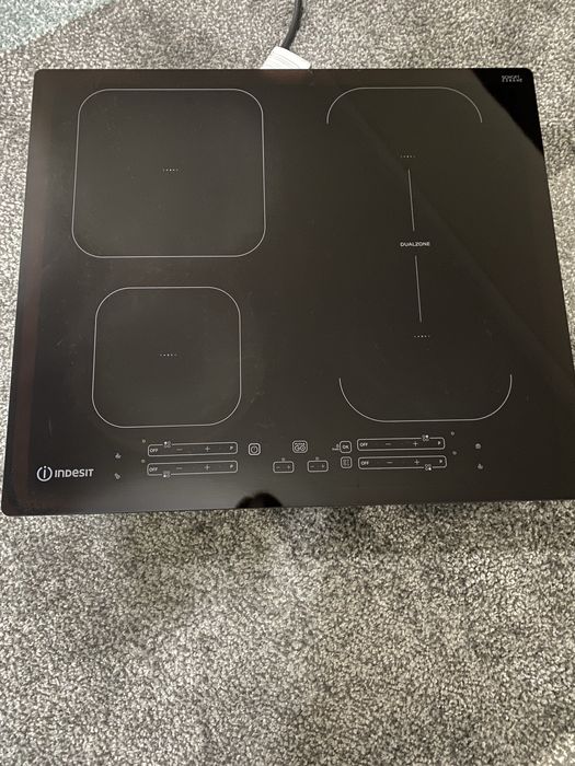 Placa indução Indesit Dualzone (com avaria)