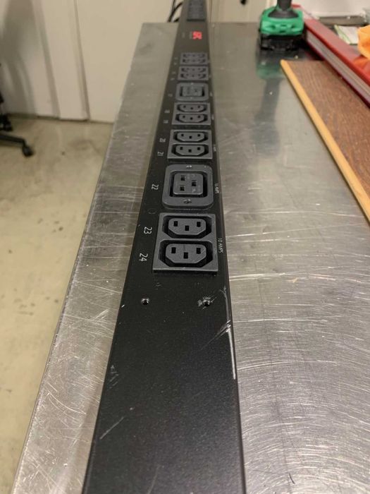 APC Rack Power Distribution Unit64740304726401123