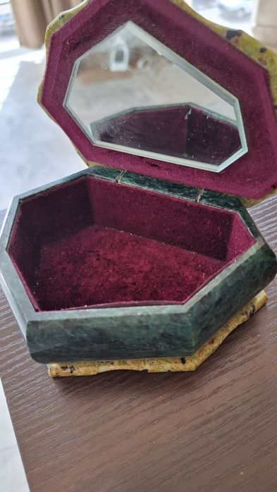 Шкатулка из камня