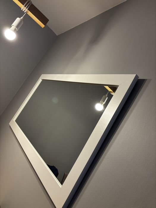 Białe duze lustro salon przedpokoj itp
