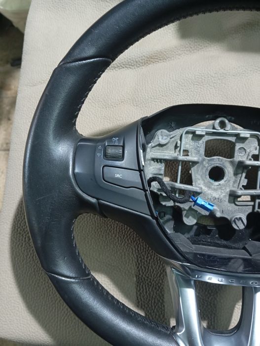 Volante Peugeot 208