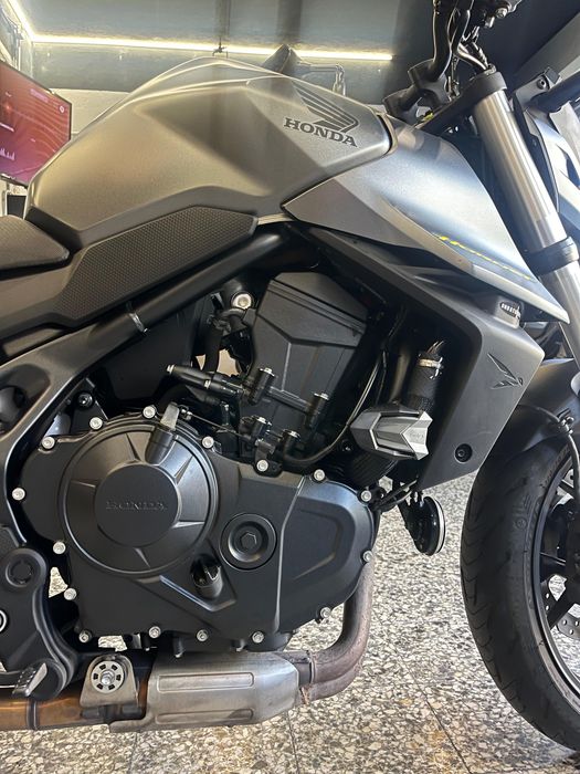 Honda CB 750 Hornet de 2023, Irrepreensível com 11698 Kms. Garantia