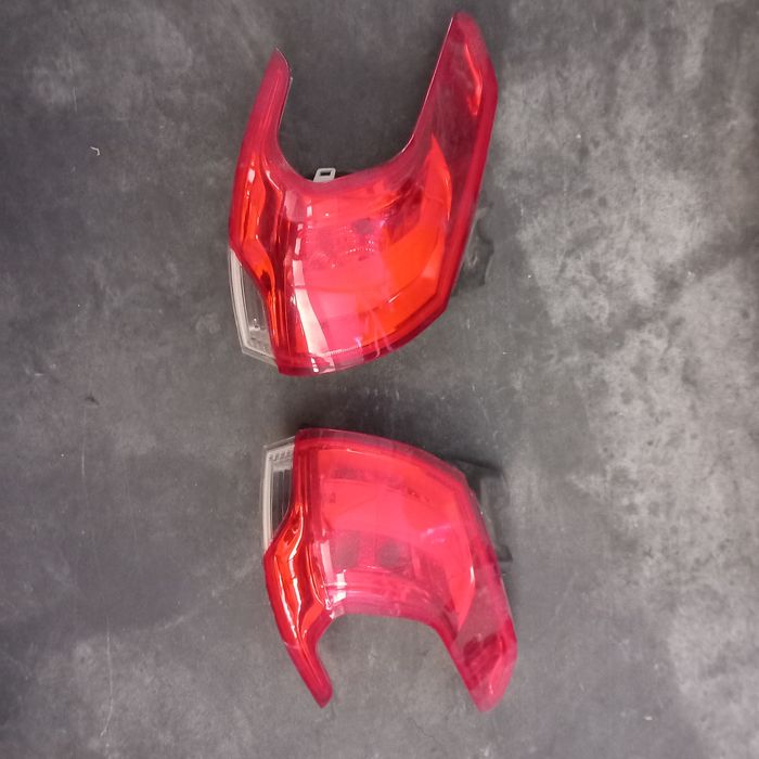 Conjunto farolins peugeot 2008 ano 2028