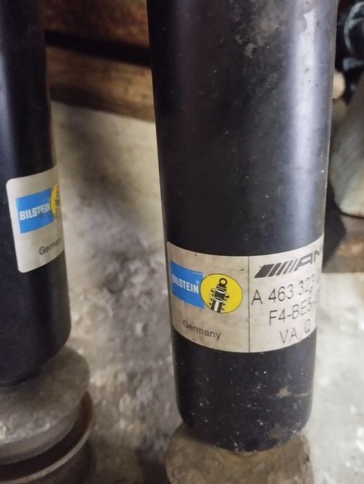 Продам передние амортизаторы. mercedes . G63