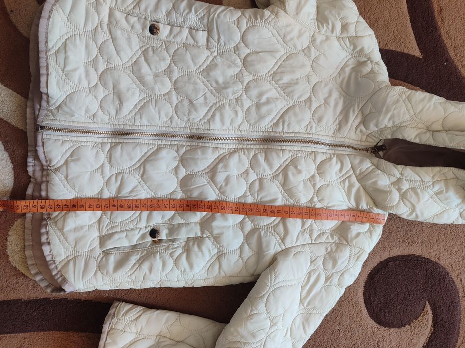 Весняна куртка для дівчинки