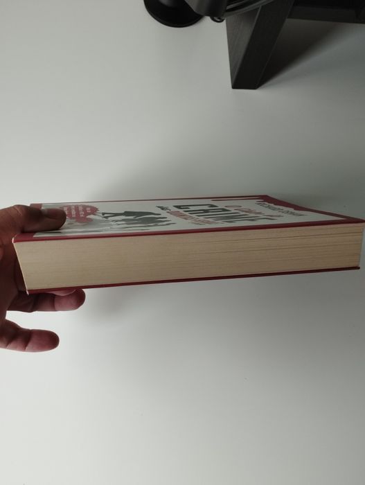 Livro O clube do crime das quintas-feiras ofereço portes