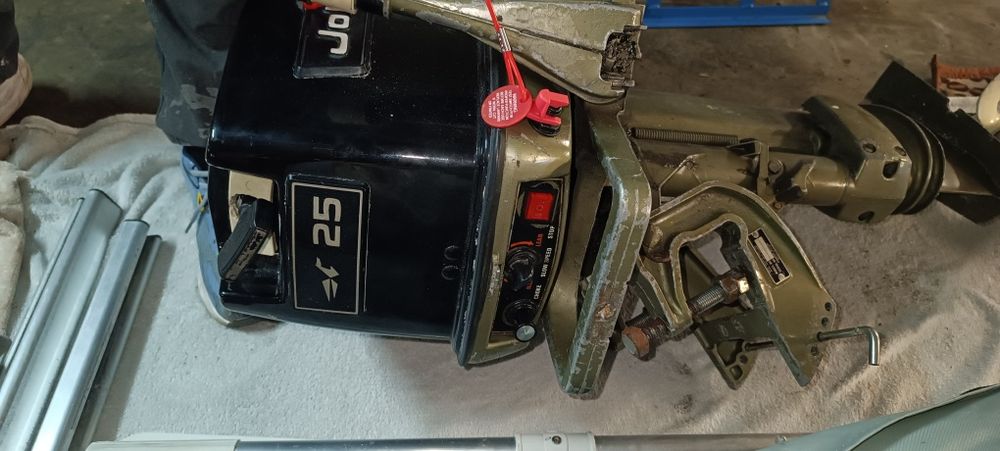 Sprzedam ponton Pro Marine z silnikiem Johnson 25 km