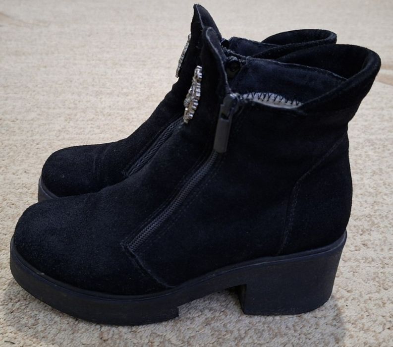 Ботінки замшеві.