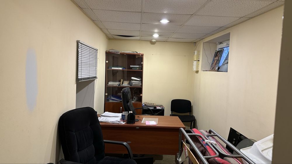 Аренда помещения (фасад палац украина) под магазин кафе прочее. ТОРГ