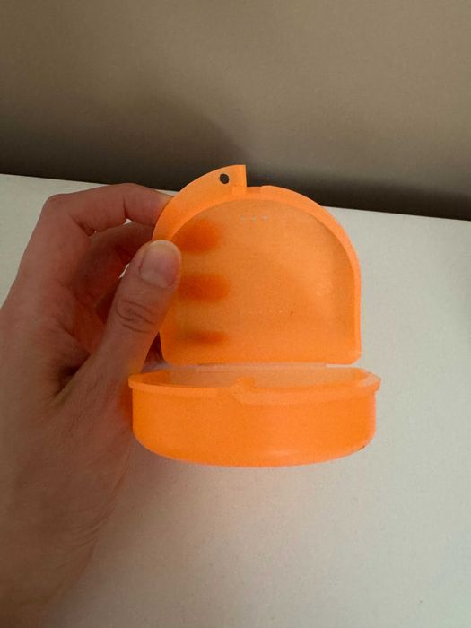 Pudełko na aparat szynę retencję protezę pomarańczowe pojemne kolorowe