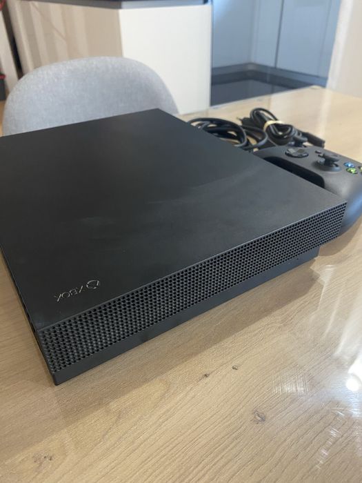 Xbox One X + comando