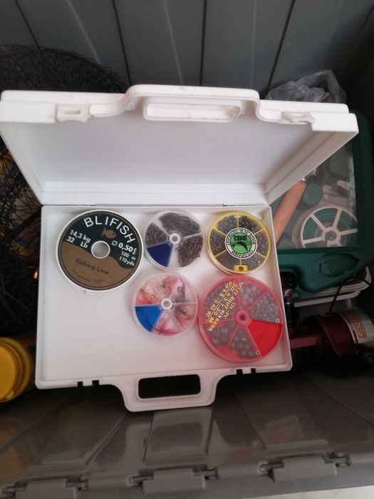 Vendo Kit de pesca com vários apetrechos