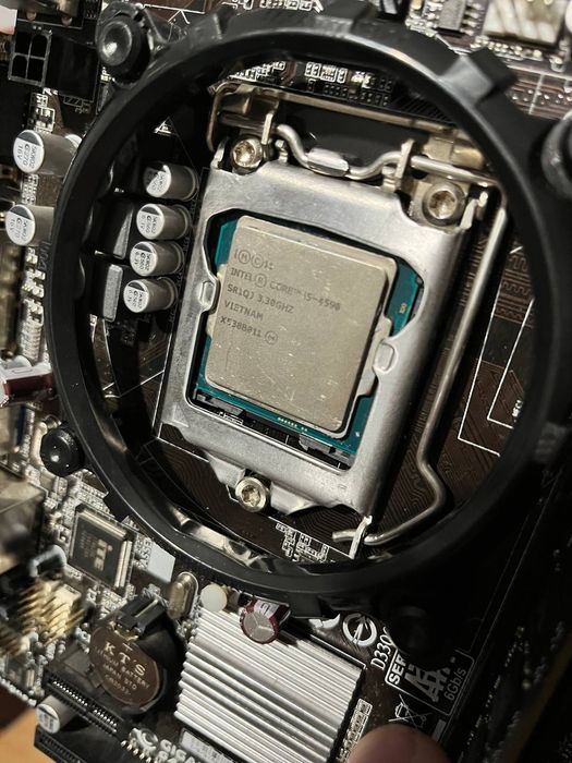 Продам компоект на i5 4590  lga 1150 / h81 / ddr3 8 gb