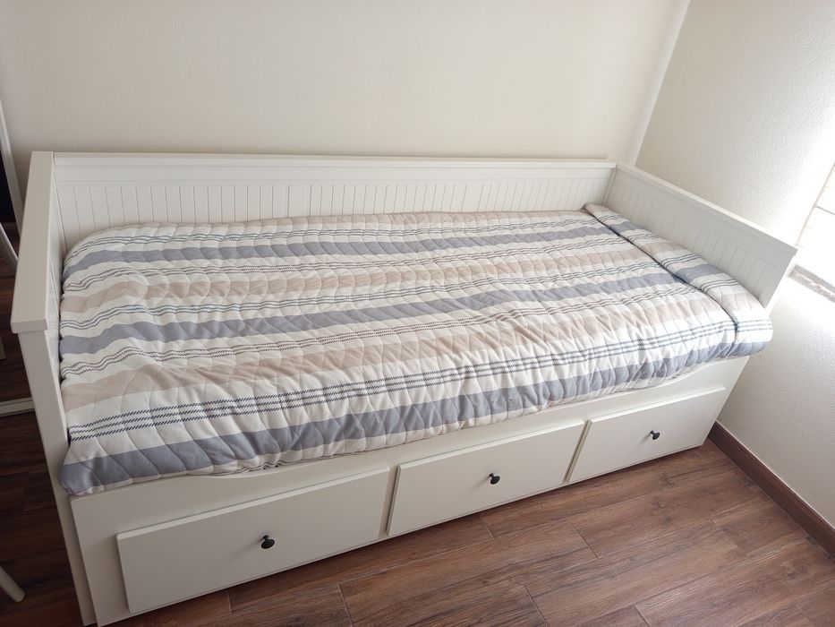 Cama dupla do Ikea com dois colchões