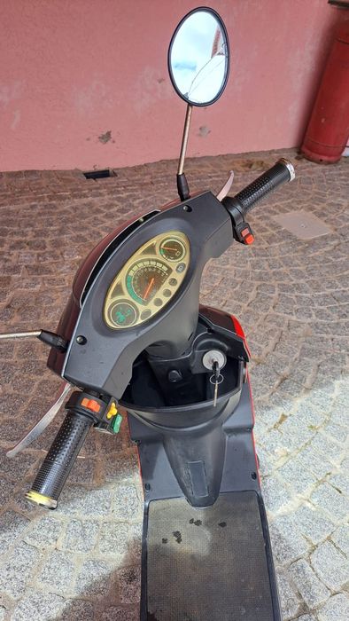 Scooter Elétrica Vortex - com pedais, não precisa de carta