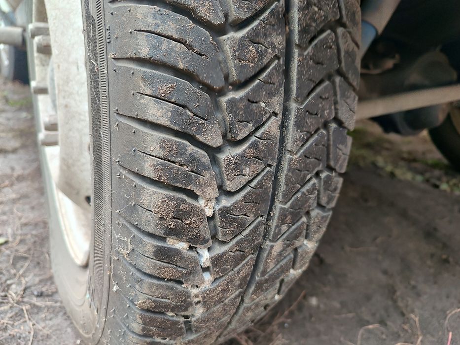 Продам резину газель диски безкамерные нива