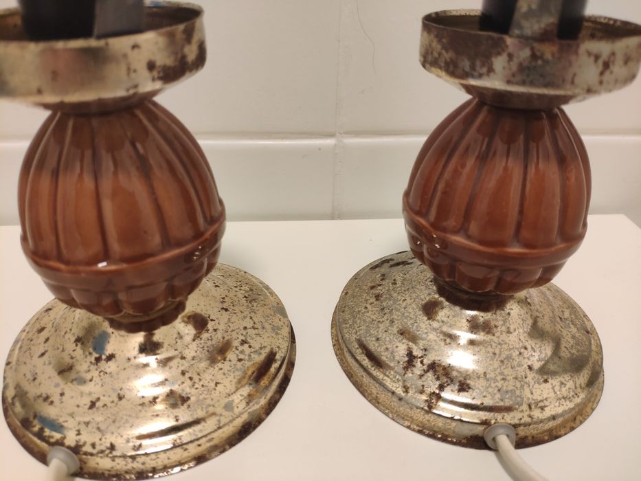 Dois candeeiros vintage, em cerâmica e metal, para restaurar