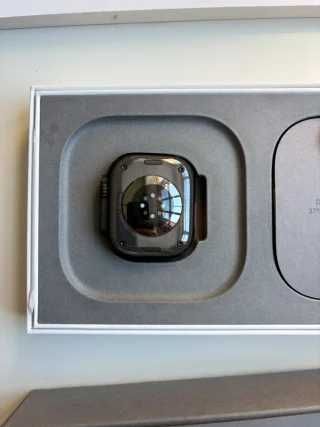 Apple Watch Ultra 3 GPS + Cellular 49mm Titânio Preto bracelete M