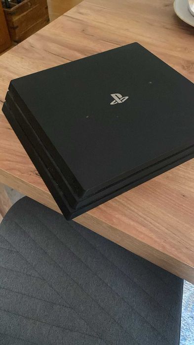 PlayStation 4 Pro 1TB I A funcionar bem