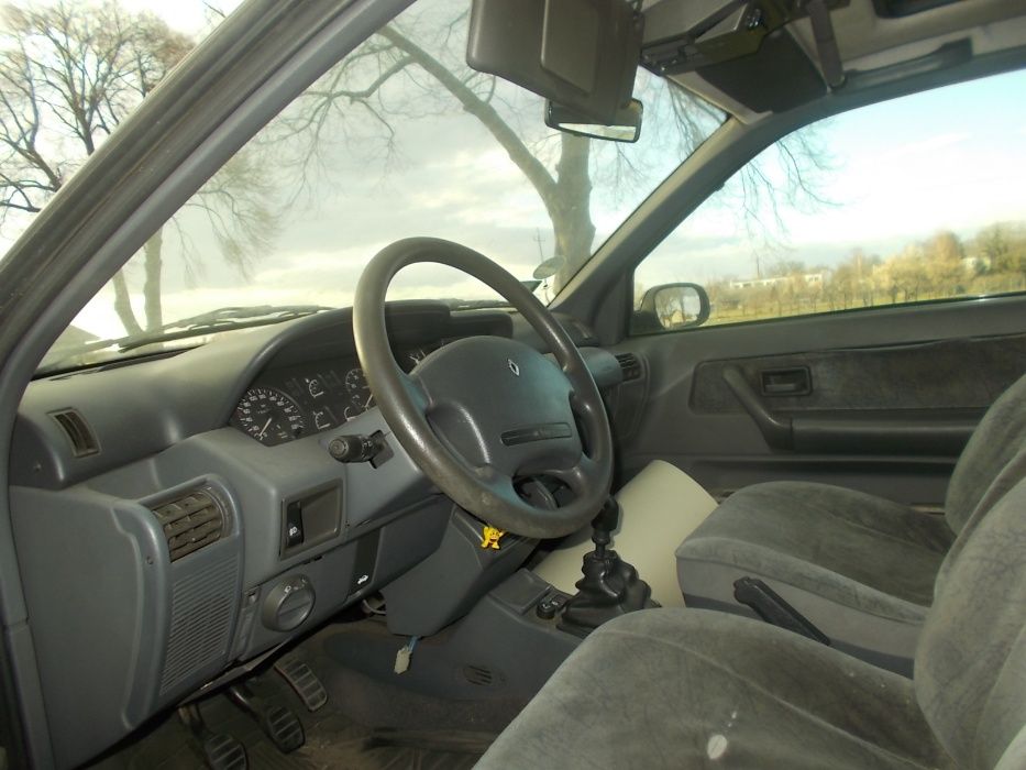 Renault Clio I,polift,czarny,benzyna,8-zaworowa,szyberdach,wspoma,