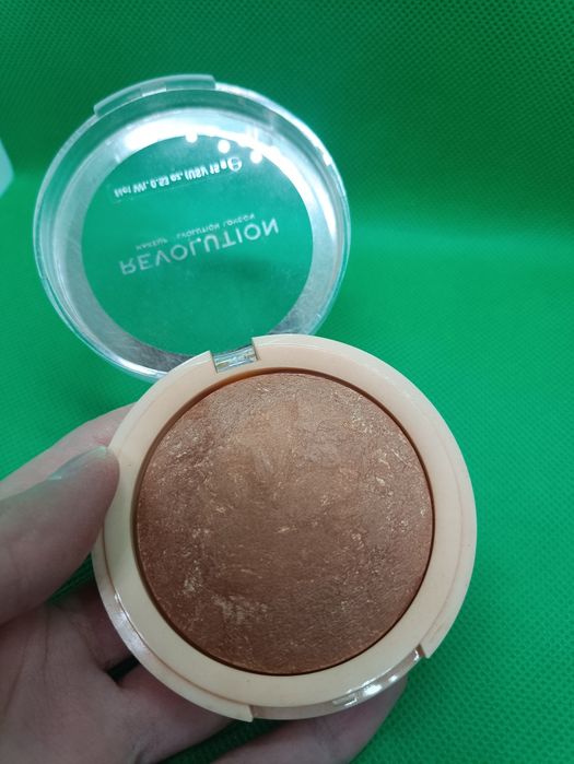 Makeup revolution long weekend bronzer
