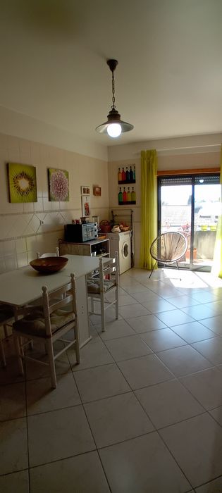 Apartamento T4 com garagem e sótão