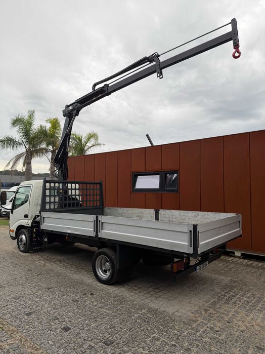 Carrinha Toyota dyna com grua HIAB