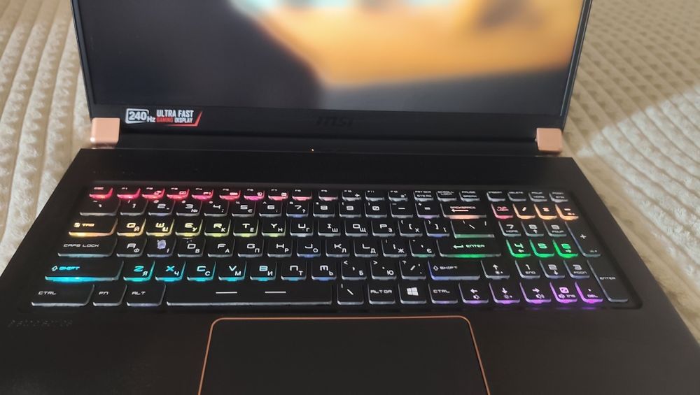 MSI GS75 Stealth 10SF / i7-10875H / RTX 2070 Max-Q / 32GB / 1TB / 240Hz