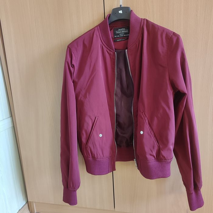 Бомбер жіночий Bershka