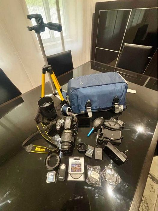 Nikon D5100 com duas lentes e acessórios pouco uso