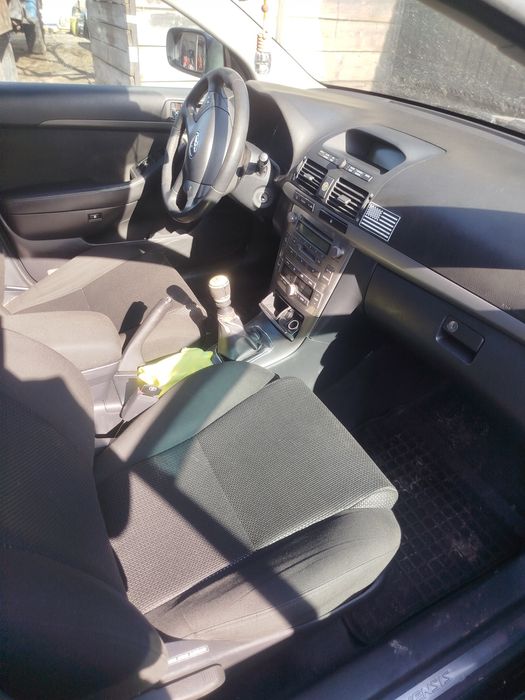 Тойота Авенсіс  2.2 тди