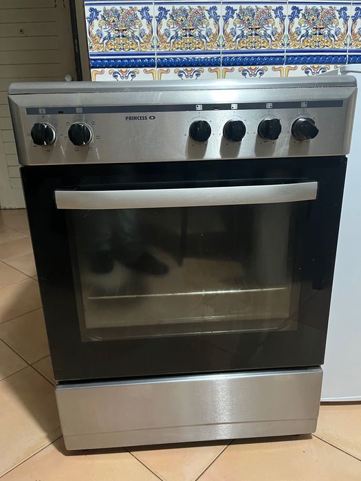 Fogão elétrico 80€ minibar pouco tempo de uso 80€