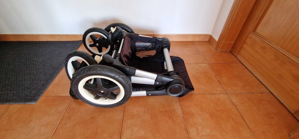 Carrinho de bebé Bugaboo com ovinho MaxiCosi