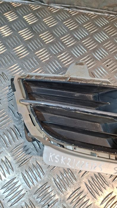 Ramka Kratka Halogenu Prawy Przód Mazda 6 Gh