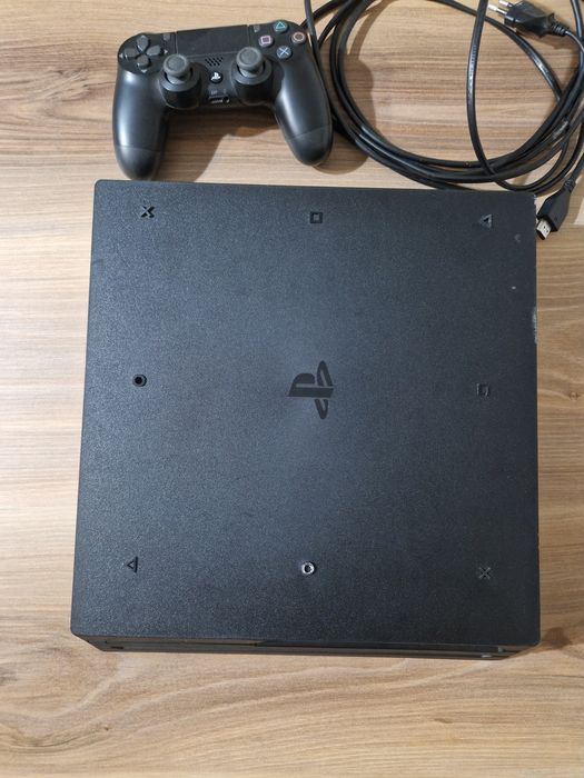 Ps4 pro com comando e cabos