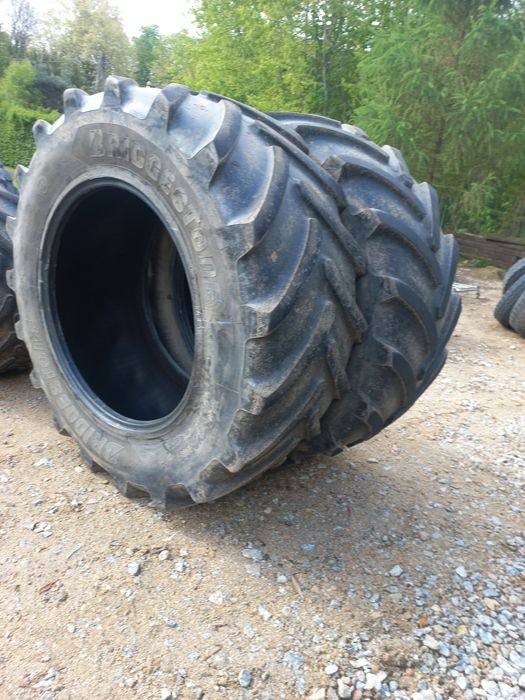 Opony 650/65R38 Bridgestone.