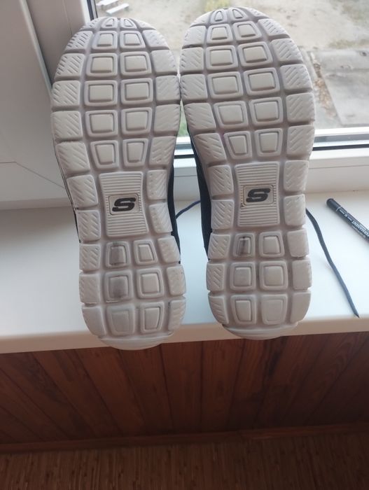 Кросівки чоловічі